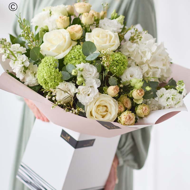 Extra Luxurious Neutral Bouquet